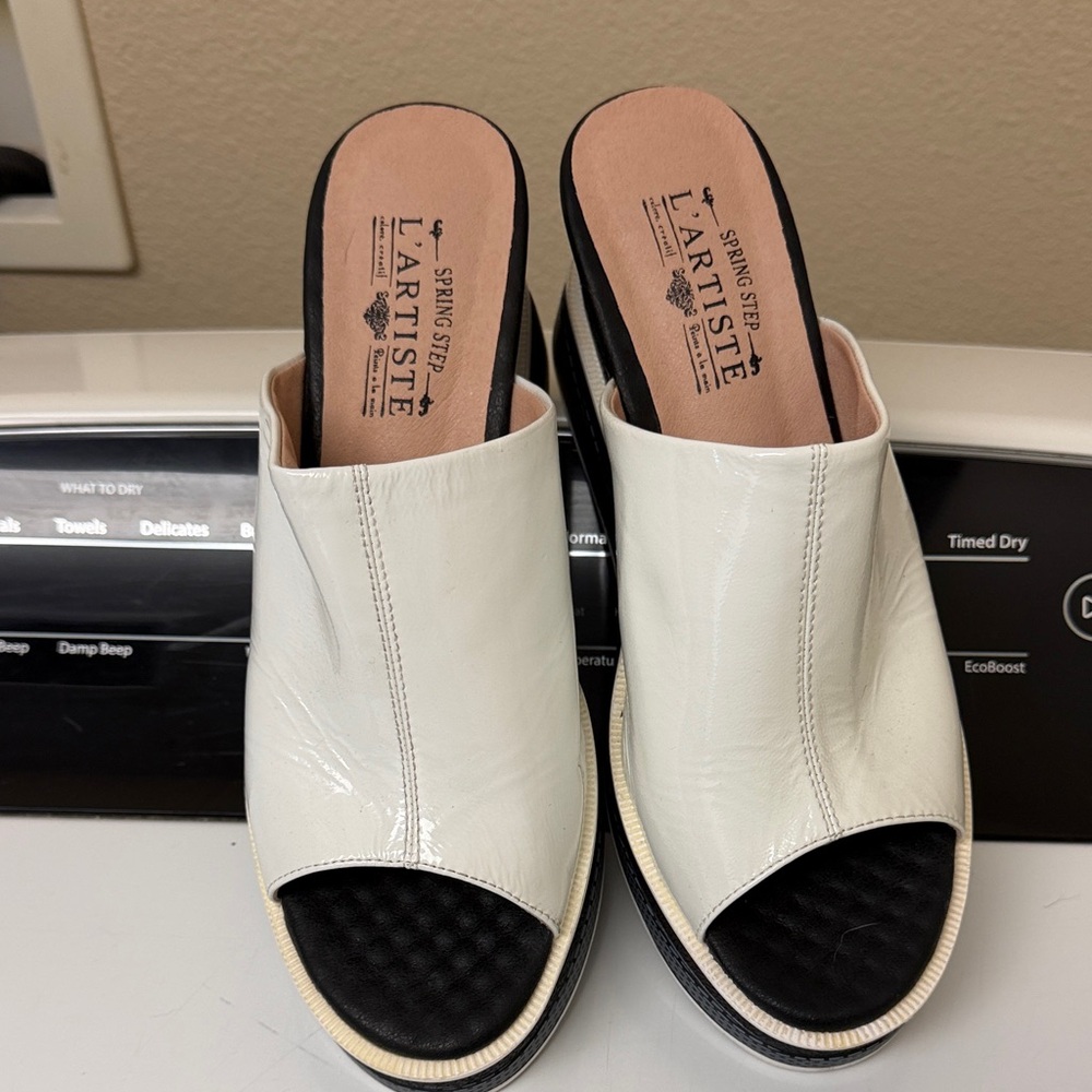 L’artiste White and Black Wedge Sandals